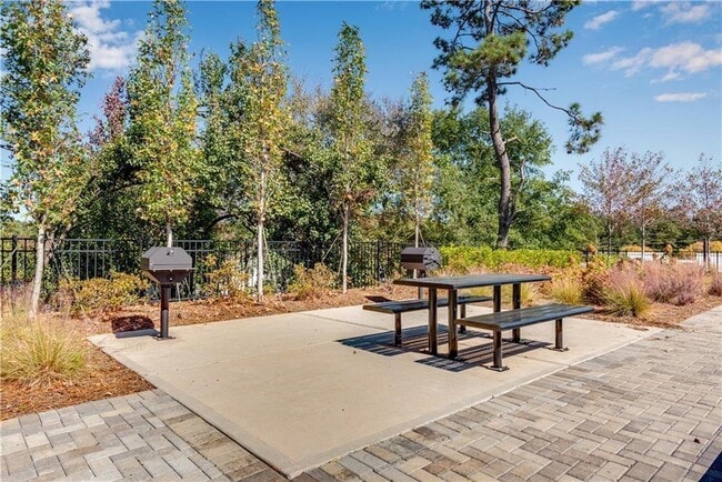 Building Photo - 501 Burton Dr