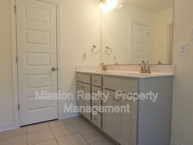 Building Photo - 10860 Farmstead Ml Ln