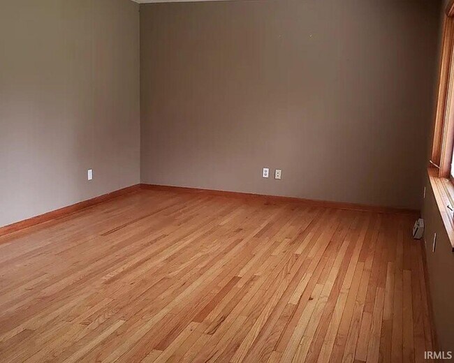 Building Photo - 117 N Hillsdale Dr