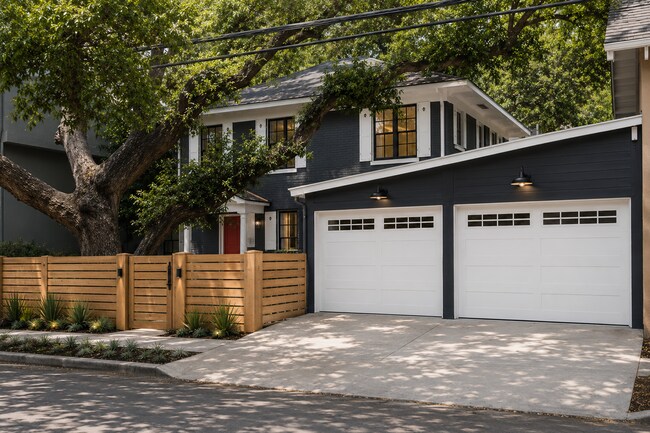 Building Photo - 2 Bed 1 bath Stand alone house West Campus