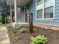 Building Photo - Beautiful modern upstairs condo with 2 full baths! Pet-friendly, with generous parking!