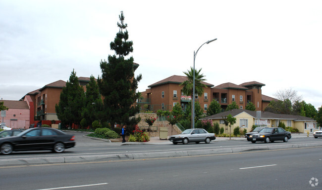 Building Photo - Pollard Plaza Apartment