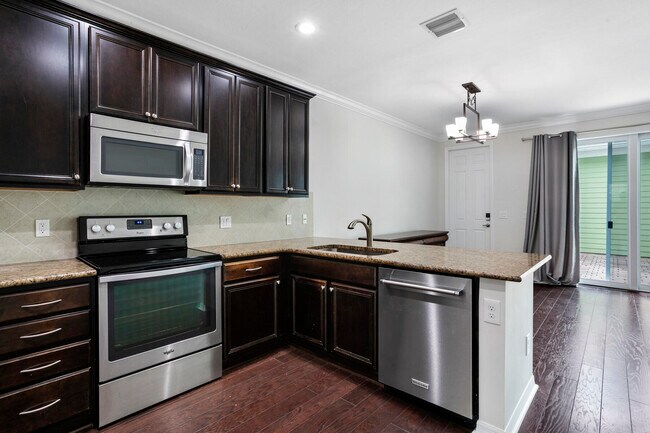 Building Photo - 1114 Sweet Hill Dr