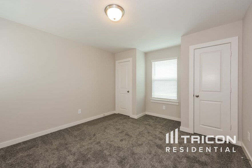 Building Photo - 206 Mansfield Ct
