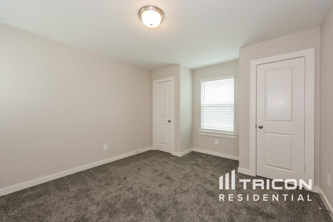 Building Photo - 205 Mansfield Ct