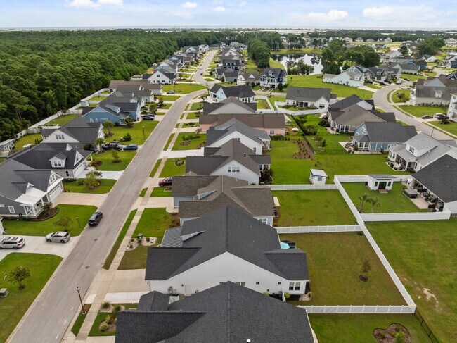 Building Photo - "Coastal Comfort Awaits: Spacious 3-Bed, 3-Bath Home in Holly Ridge!"
