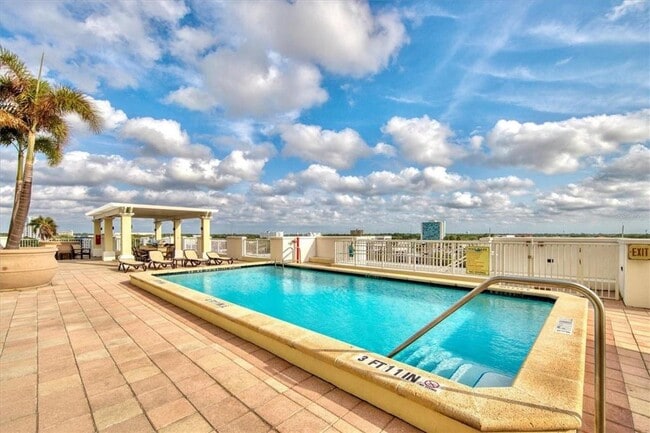 Building Photo - 628 Cleveland St