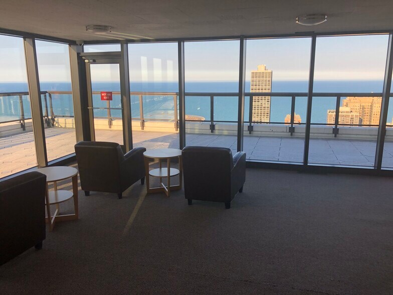 Building Photo - 1560 N Sandburg Ter