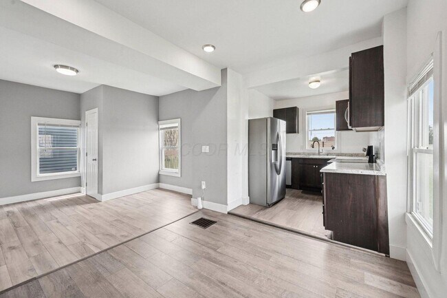 Building Photo - 1025 Howard St