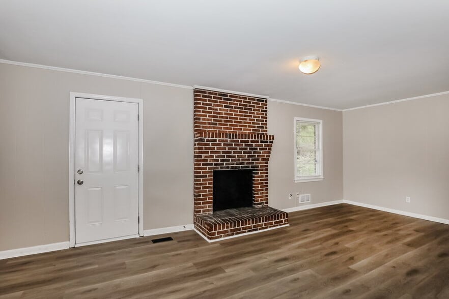 Building Photo - 7487 Grayson Dr