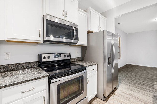 Building Photo - Brightleaf at the Park Townhome!