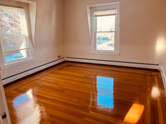 Building Photo - 187 Washington St