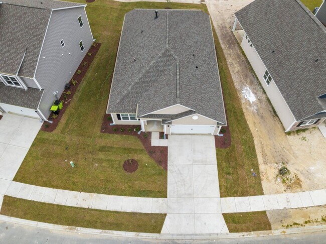 Building Photo - 3 Bedroom Home in WATERSIDE!