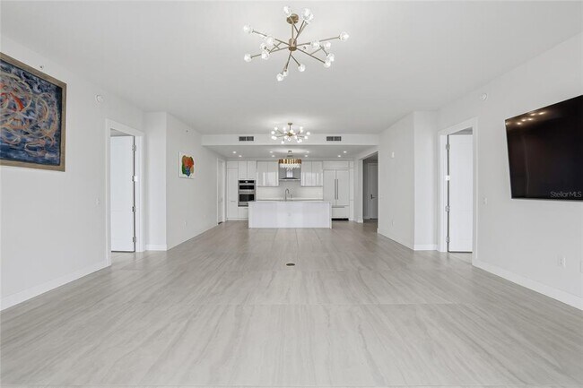 Building Photo - 301 1st St S