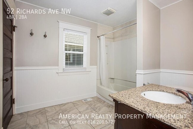 Building Photo - 52 Richards Ave NW