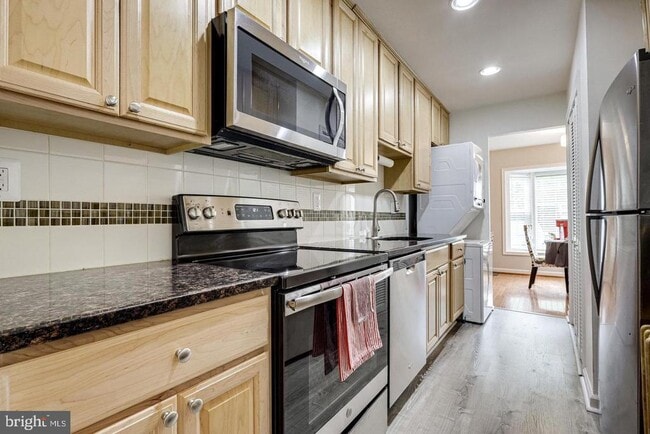 Building Photo - 6295 Hillary Ct