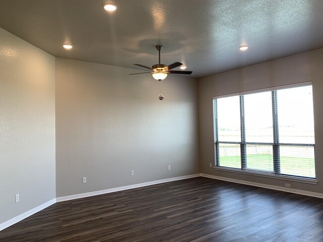 Building Photo - 1329 Aurora Grv Bnd