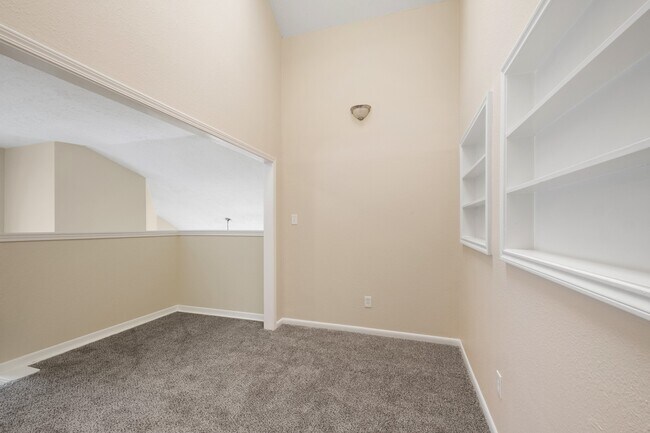 Building Photo - 14126 Saddlebend Dr