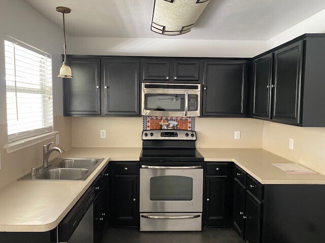 Building Photo - 18911 Brownstone Mills Dr