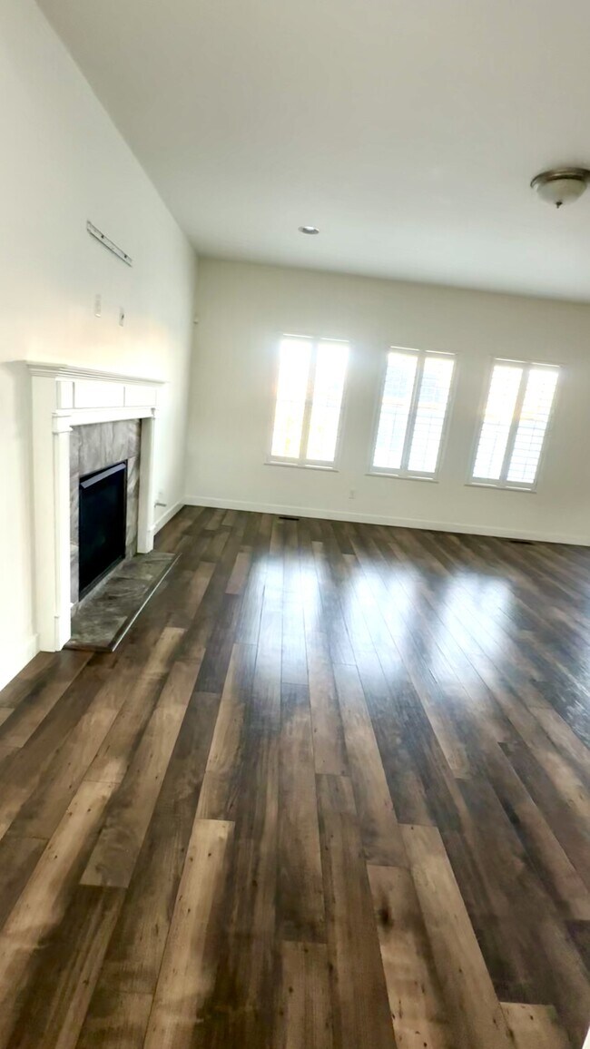 Building Photo - 169 E Ridgeline Wy