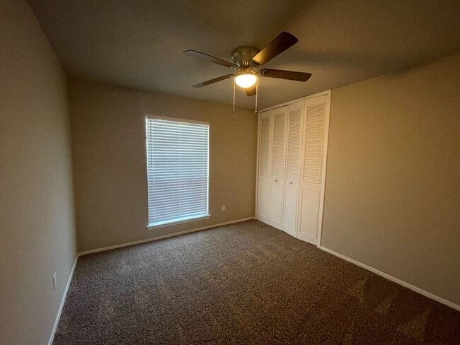 Building Photo - 1517 Vanderbilt Dr