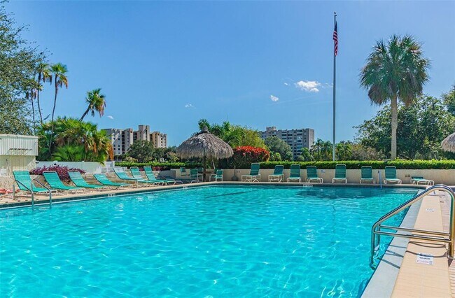 Building Photo - 900 Cove Cay Dr