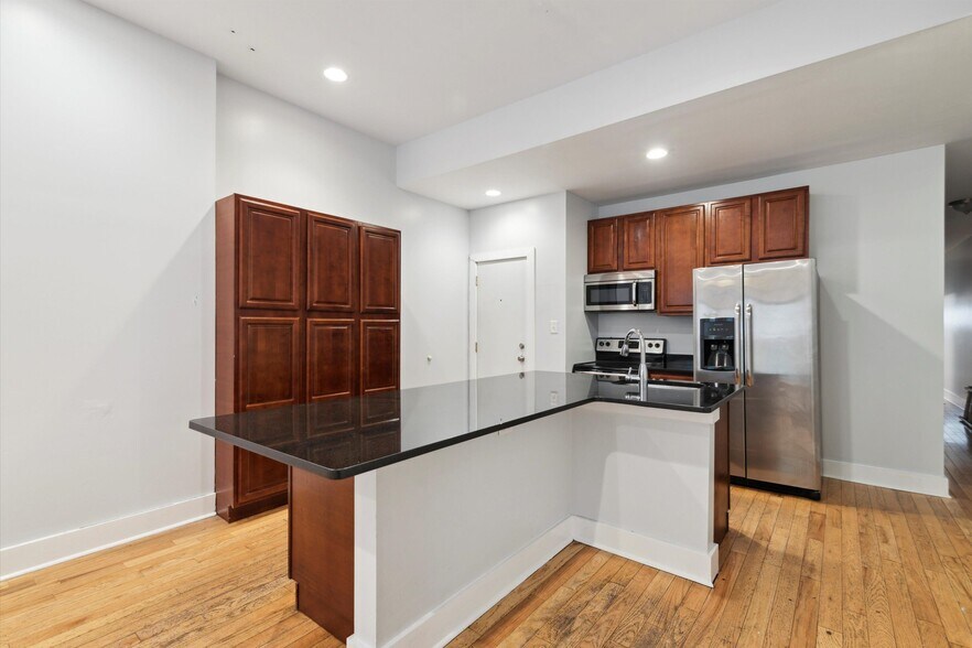 Building Photo - 1703 W Montgomery Ave