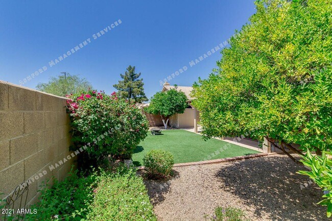 Building Photo - PINNACLE HILL RENTAL WITH MTN VIEWS, FIREP...