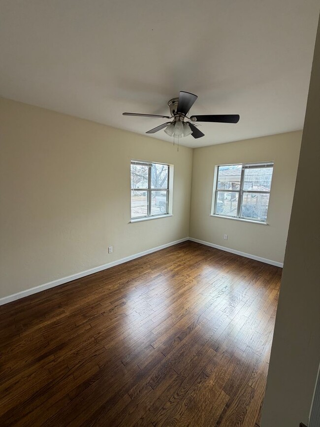 Building Photo - 1416 N Oklahoma Ave