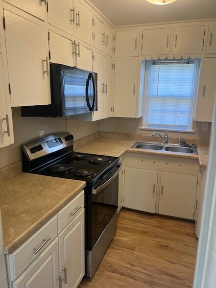 Kitchen - 1212 W Murdock St