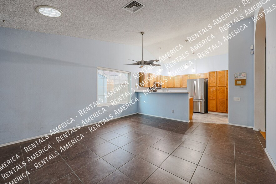 Building Photo - 324 S Rita Ln