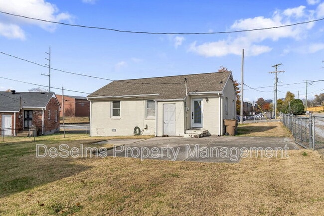 Building Photo - 802 Ramsey St