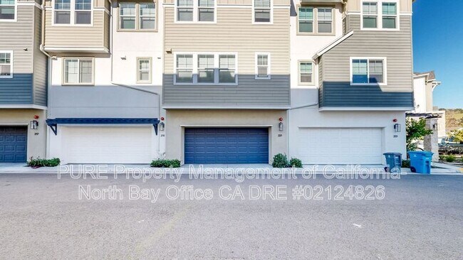 Building Photo - 221 Gambrel Cir