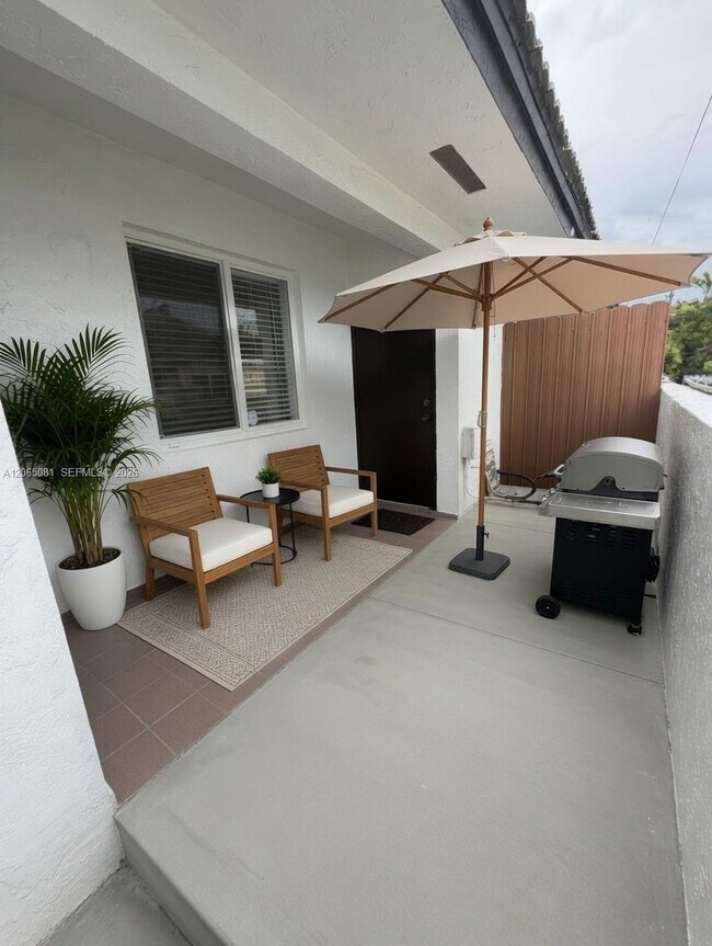 Building Photo - 3610 SW 87th Pl