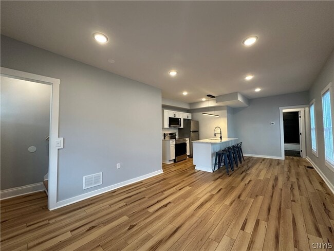 Building Photo - 128 Caroline Ave