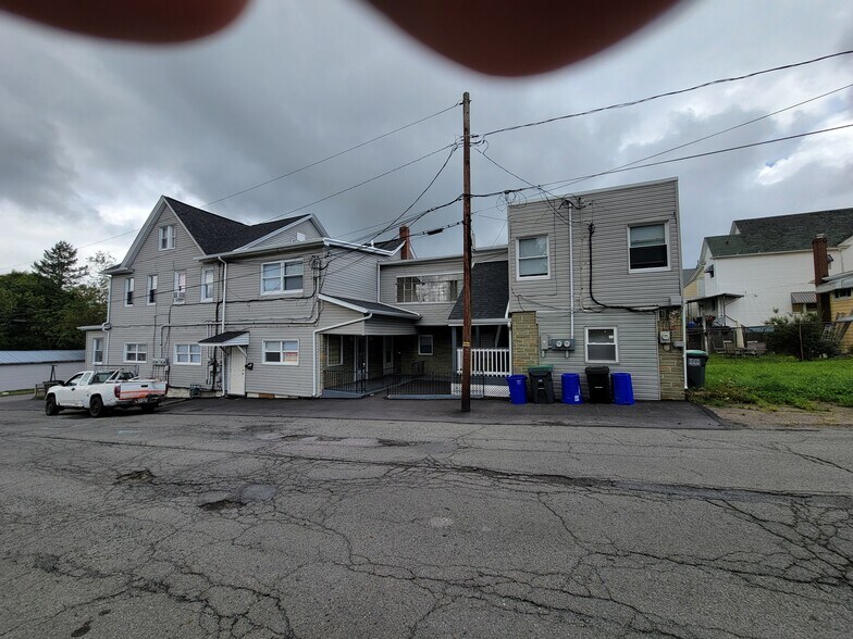 Building Photo - 317 W 11th St