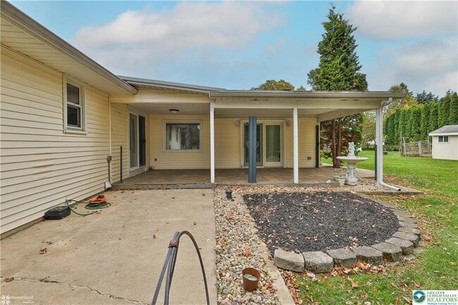 Building Photo - 900 Mine Lane Rd