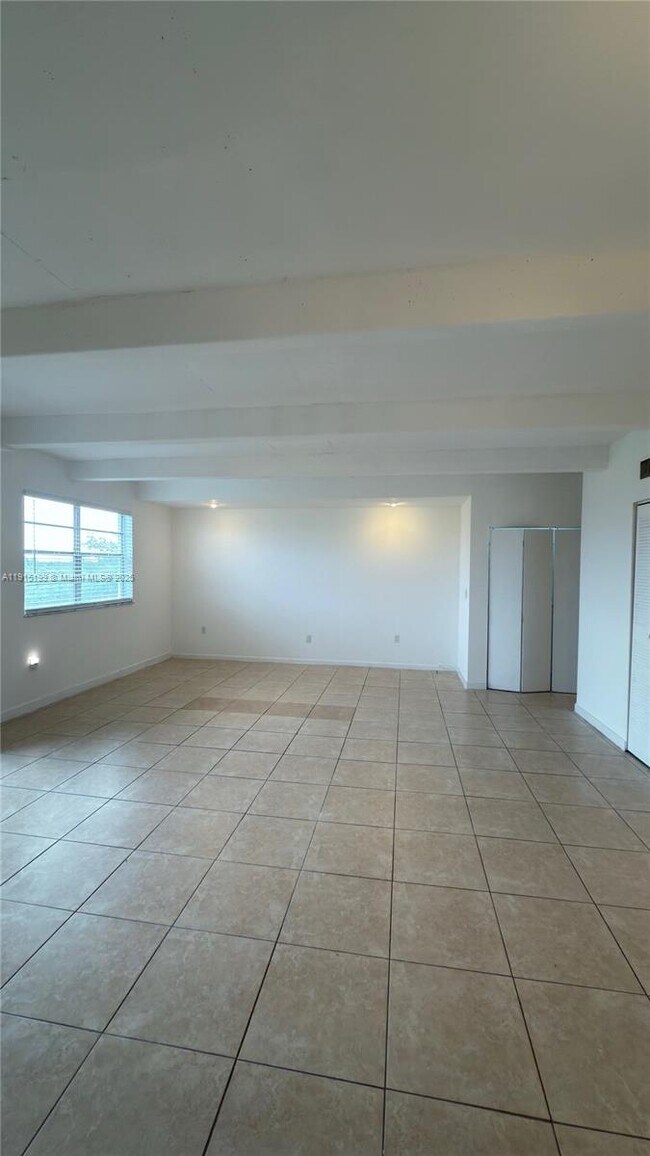 Building Photo - 8950 NE 8th Ave