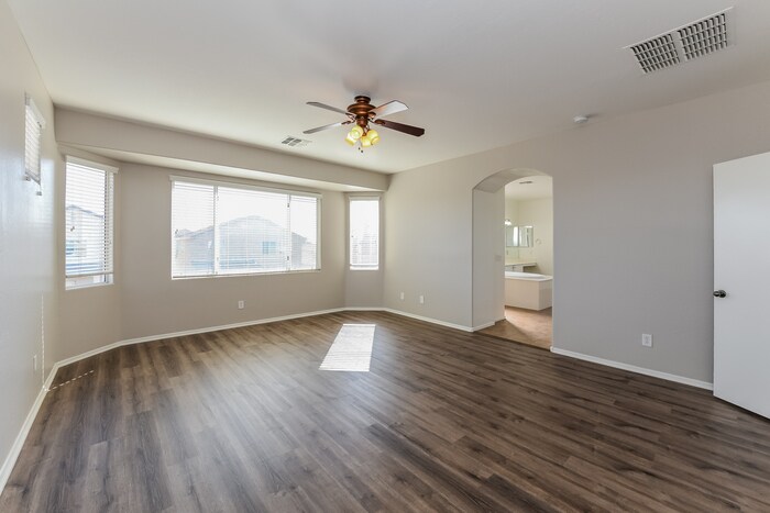 Building Photo - 10575 E Primrose Ln