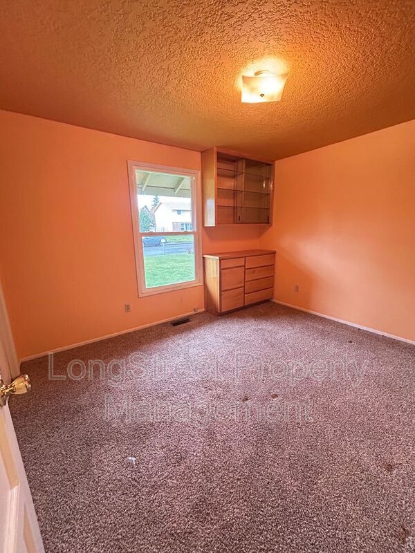 Building Photo - 2917 Takena St SW