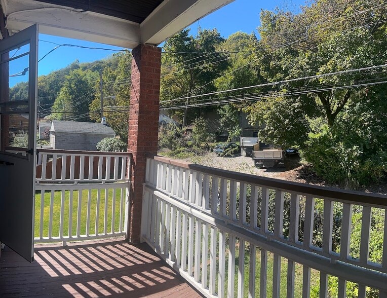 Back porch - 927 Jancey St