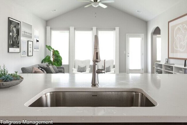 Building Photo - 4/2/2 Dream Home in Owasso!