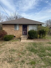 Building Photo - 2 bedrooms/ Nashville