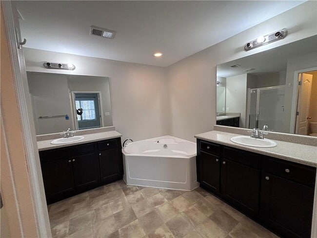Building Photo - 203 Townview Dr