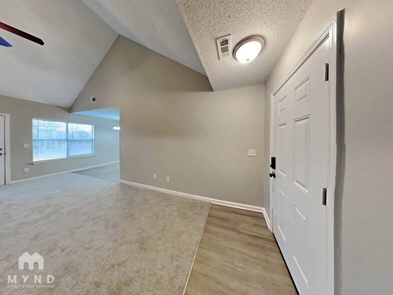 Building Photo - 3000 Tudor Dr