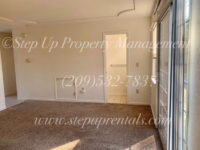 Building Photo - Welcoming and Spacious 3 Bedroom 2.5 Bathroom Home in Sonora!