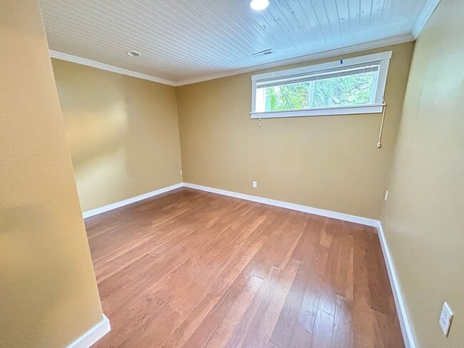 Building Photo - Spacious West Hill Gem – 4 Bed, 3 Bath wit...