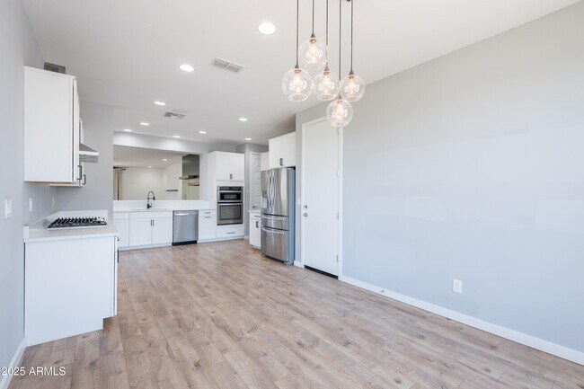 Building Photo - 9570 W Whispering Wind Dr