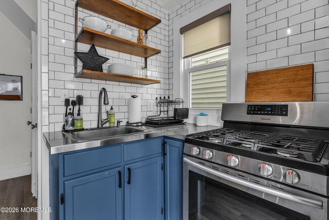 Building Photo - 1208 Bond St