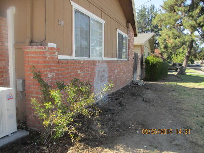 Building Photo - GIL560